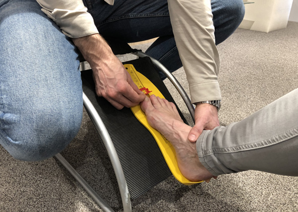 voeten laten opmeten - voeten meten bij Penninx Schoenen Gemert
