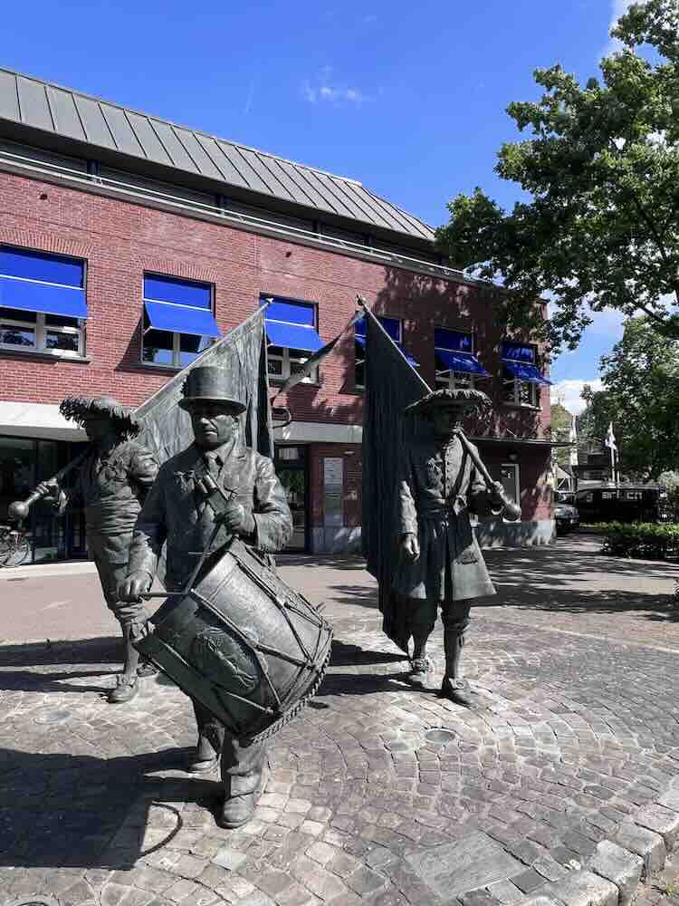 Centrumwandeling tijdens Rondje Gemert over het Ridderplein