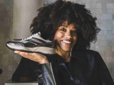 Welke schoenen helpen bij doorgezakte voeten?