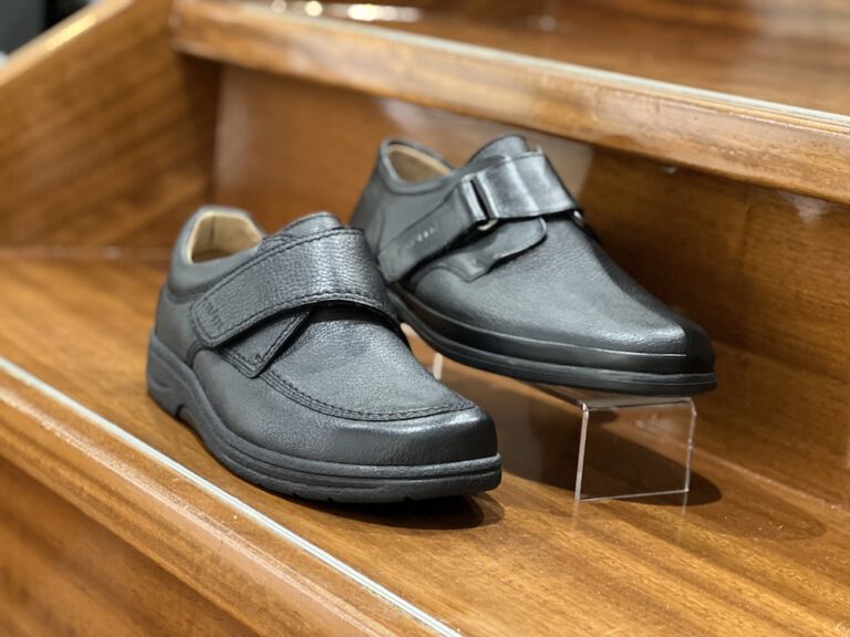 Schoenen voor ouderen: veilig & gezond lopen | Penninx Schoenen