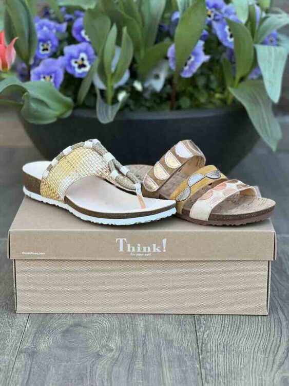 Stevige slippers van Think